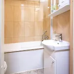 Апартаменты Cozy 2-bedroom In The Heart Of The
